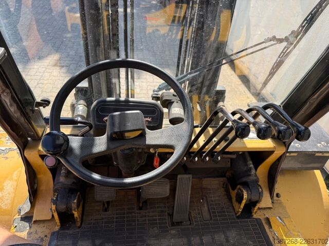 Frontstapler CATERPILLAR DP45 Diesel / Seitenschieber + Zinkenverstellung