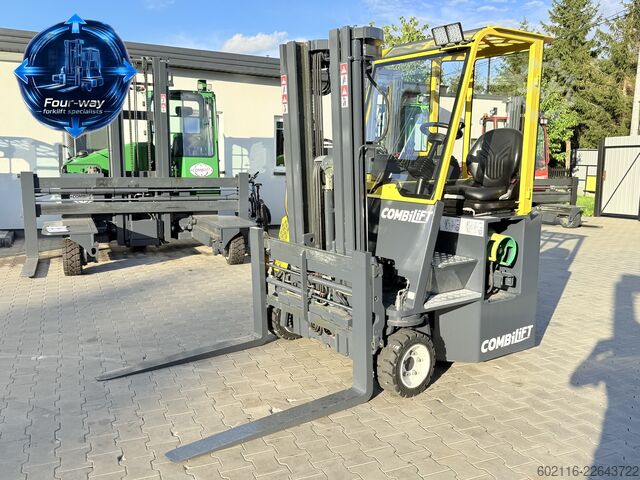 Vierwegestapler Combilift CB3000 GAS TRIPLEX 4900 CABIN POSITIONER