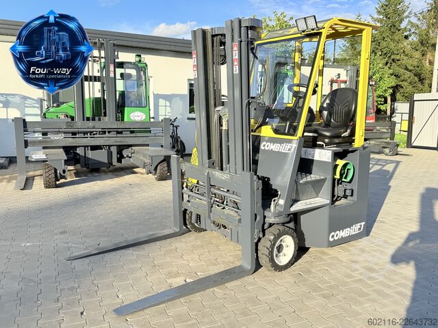 Vierwegestapler Combilift CB3000 GAS TRIPLEX 4900 CABIN POSITIONER
