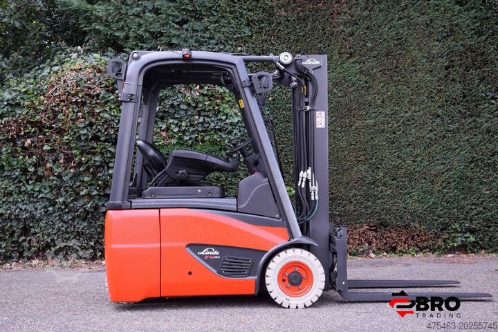 Vierrad-Gabelstapler Linde E14-02 EVO triplex