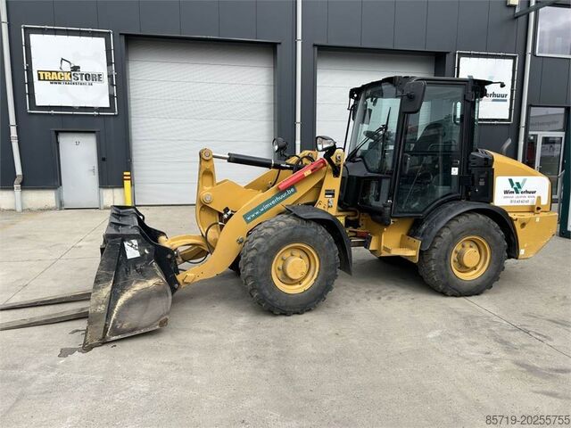 Lader Caterpillar 906M (8758)