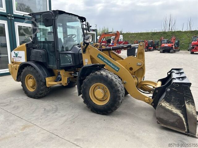 Lader Caterpillar 906M (8758)