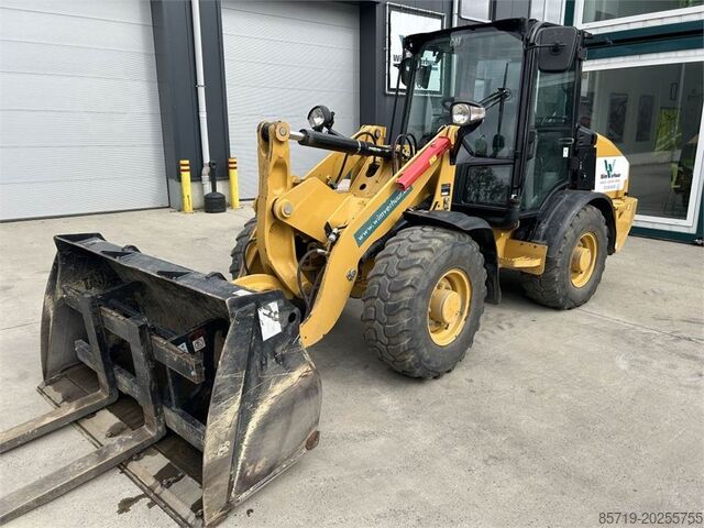 Lader Caterpillar 906M (8758)