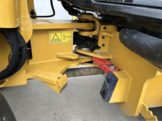 Lader Caterpillar 906M (8758)