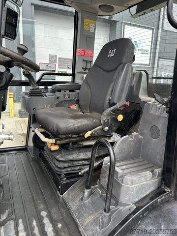 Lader Caterpillar 906M (8758)