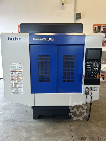 Vertikales Bearbeitungszentrum Brother Speedio S 700 X1 ähnlich Fanuc Robodrill