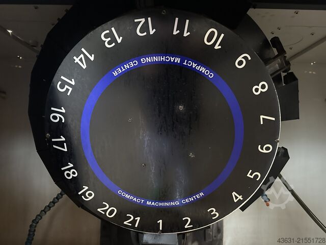 Vertikales Bearbeitungszentrum Brother Speedio S 700 X1 ähnlich Fanuc Robodrill