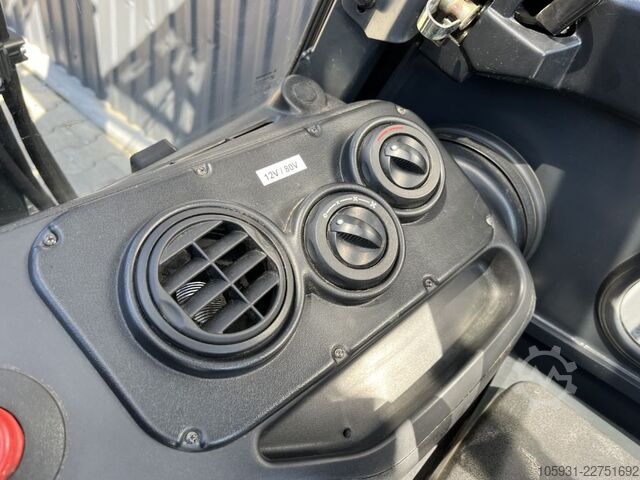 Electric 4-wheel forklift Linde E25-01