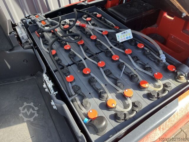 Electric 3-wheel forklift Linde E16C-02