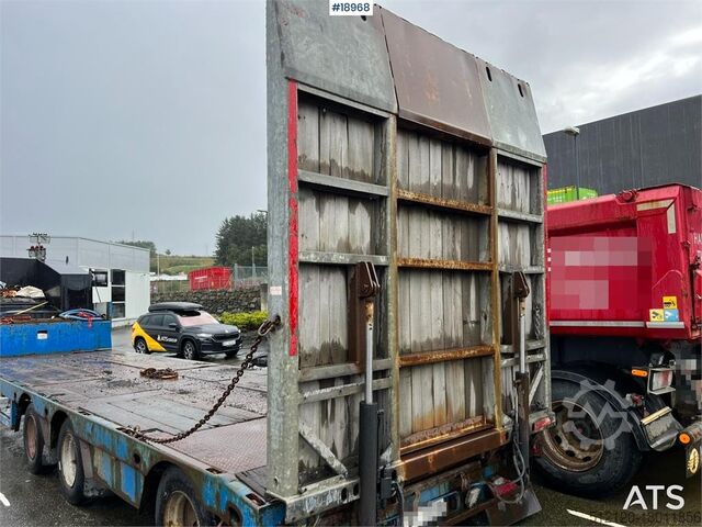 Low loader Kel-Berg Machine trailer w/ Hydraulic driving bridge