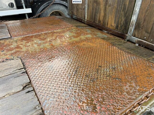 Low loader Kel-Berg Machine trailer w/ Hydraulic driving bridge