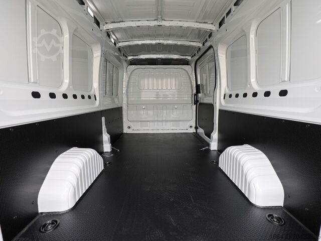 High top van Maxus DELIVER 9