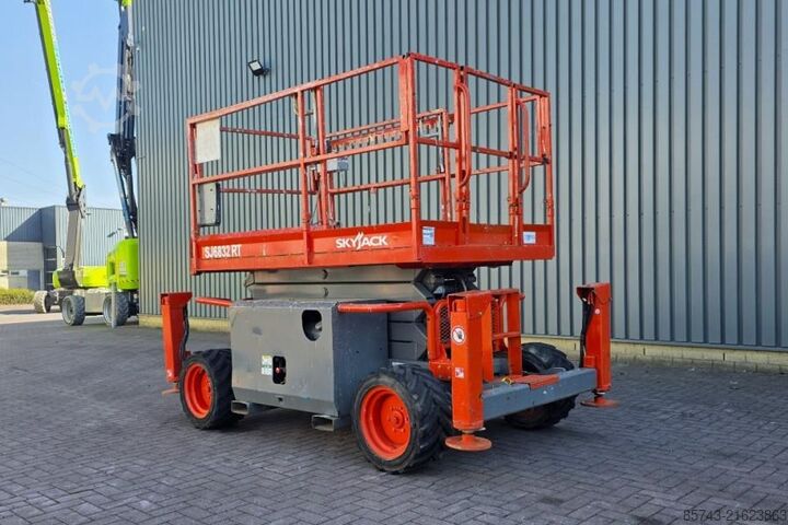 Scherenhebebühne SkyJack SJ6832RT Diesel, 4x4 Drive, 11.6m Working Height,