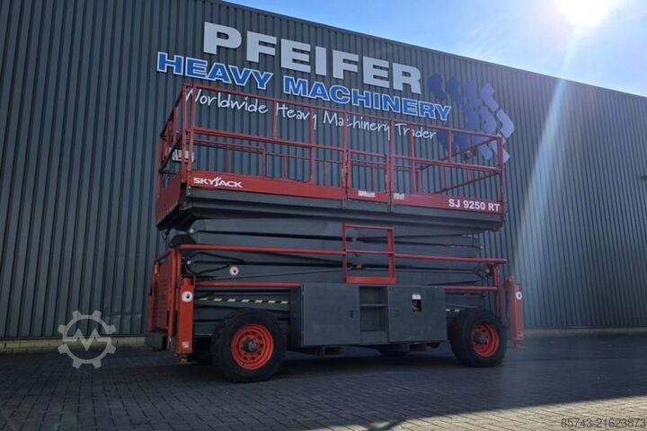 Scherenhebebühne SkyJack SJ9250RT Diesel, 4x4 Drive, 17.2m Working Height,