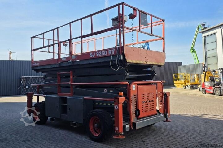 Scherenhebebühne SkyJack SJ9250RT Diesel, 4x4 Drive, 17.2m Working Height,