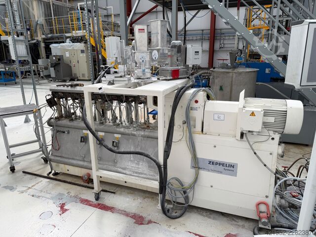 Twin-screw extruder including gravimetric dosing. Zeppelin Henschel Mixing Technologie RHC 25 - 52 L/D