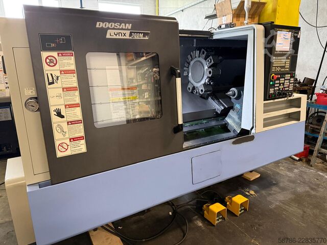 CNC lathe DOOSAN Lynx 300M