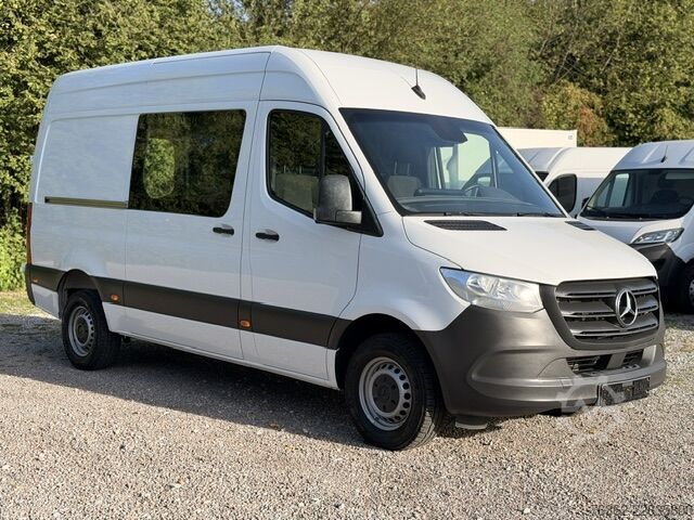 High top van Mercedes-Benz Sprinter 319 L2H2 V6 3,0L AHK-3,5T Kamer