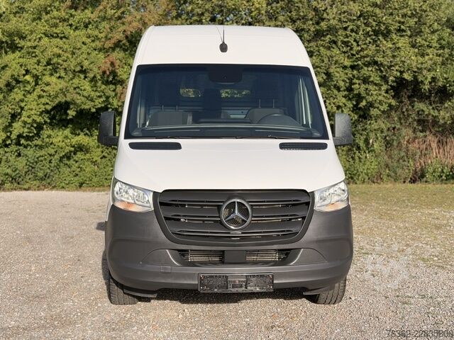 High top van Mercedes-Benz Sprinter 319 L2H2 V6 3,0L AHK-3,5T Kamer