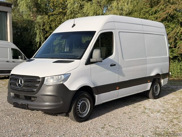 High top van Mercedes-Benz Sprinter 319 L2H2 V6 3,0L AHK-3,5T Kamer