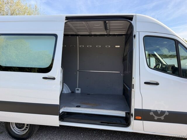 High top van Mercedes-Benz Sprinter 319 L2H2 V6 3,0L AHK-3,5T Kamer