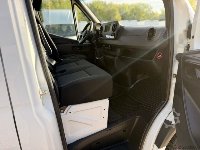 High top van Mercedes-Benz Sprinter 319 L2H2 V6 3,0L AHK-3,5T Kamer