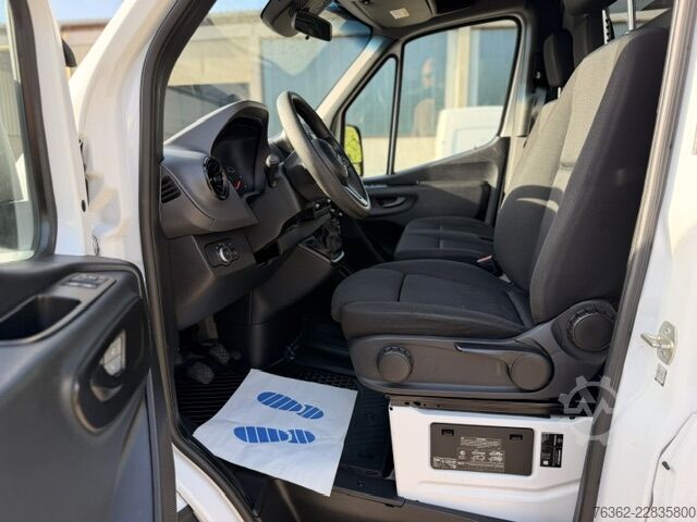High top van Mercedes-Benz Sprinter 319 L2H2 V6 3,0L AHK-3,5T Kamer