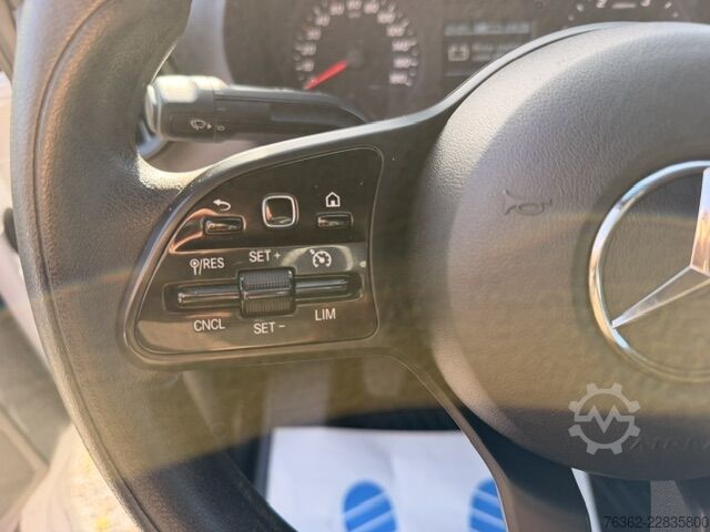 High top van Mercedes-Benz Sprinter 319 L2H2 V6 3,0L AHK-3,5T Kamer
