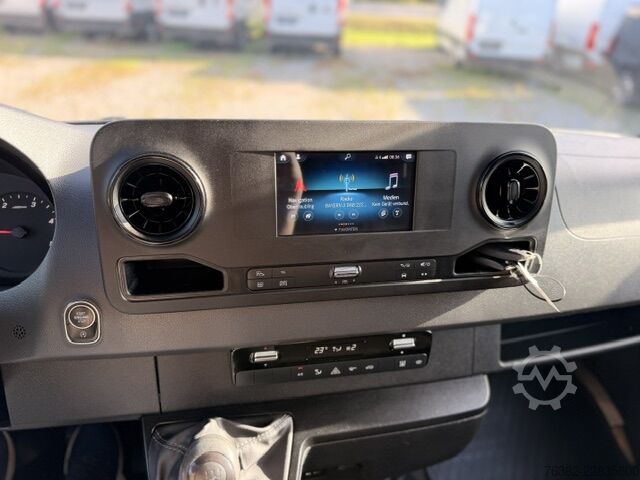 High top van Mercedes-Benz Sprinter 319 L2H2 V6 3,0L AHK-3,5T Kamer