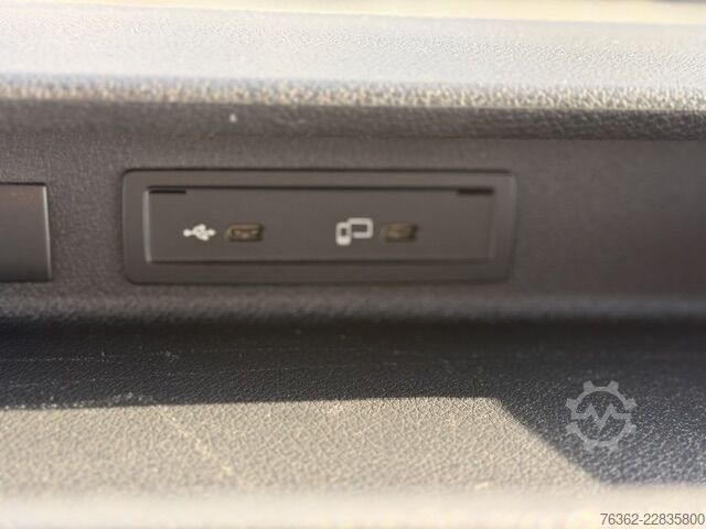 High top van Mercedes-Benz Sprinter 319 L2H2 V6 3,0L AHK-3,5T Kamer