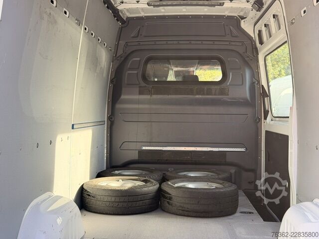 High top van Mercedes-Benz Sprinter 319 L2H2 V6 3,0L AHK-3,5T Kamer