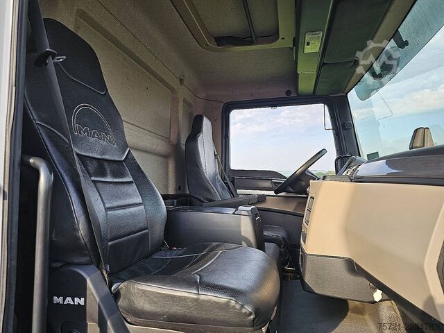 Chassis with cab MAN 8.220 TGL WB305 AIRCO PTO