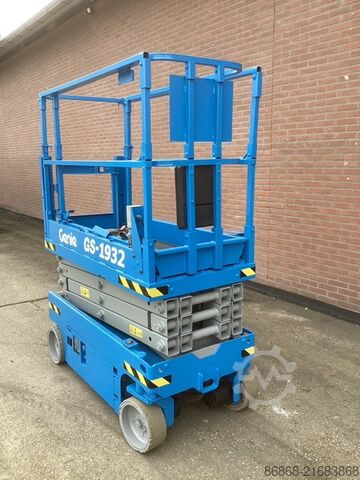 Gebrauchte Scherenarbeitsbühne Genie GS1932 (neue Batterien) GENIE GS1932