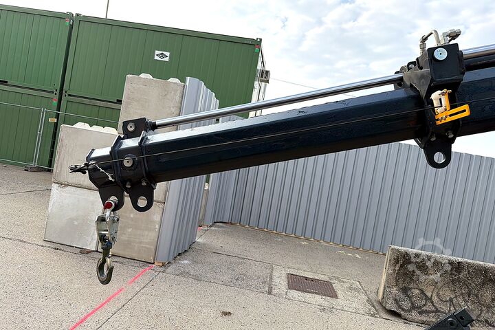 Crawler crane Tonlita YXC200