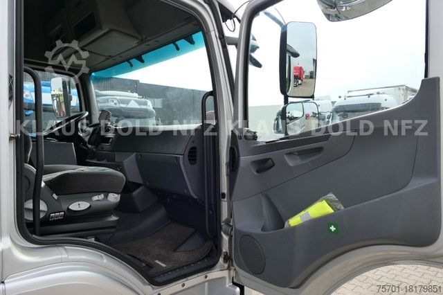 Car carrier van MERCEDES-BENZ Atego 822 Autotransporter Geschloss. Automatik