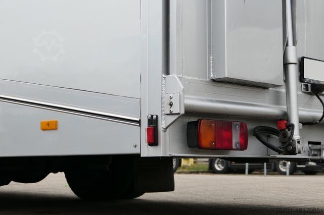 Car carrier van MERCEDES-BENZ Atego 822 Autotransporter Geschloss. Automatik