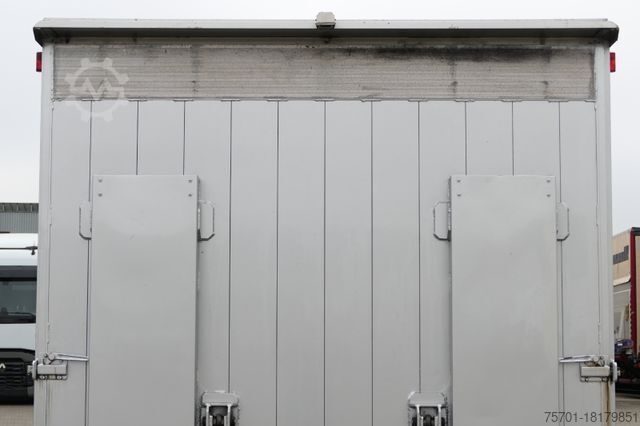 Car carrier van MERCEDES-BENZ Atego 822 Autotransporter Geschloss. Automatik