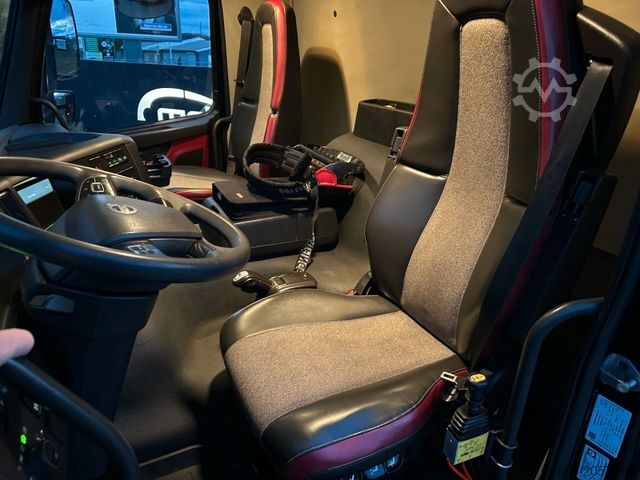 Kipper LKW VOLVO FMX 420 8x4 Montagekran 29m + JIB+Seilwinde