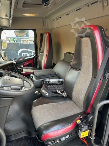 Kipper LKW VOLVO FMX 420 8x4 Montagekran 29m + JIB+Seilwinde