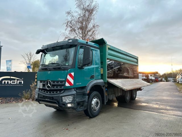 Kipper LKW MERCEDES-BENZ Arocs 2646 6x4Selbstlader Kran Kipper Bordmatik