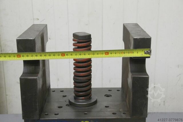 Punching tool with bending function unbekannt 300/205/H445 mm