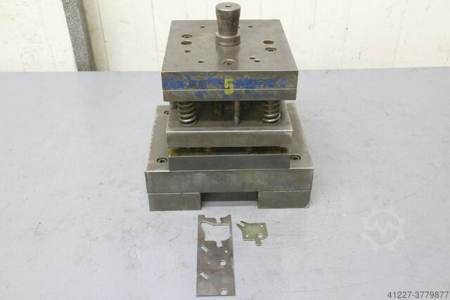 4 column punching tool unbekannt 280/220/H320 mm