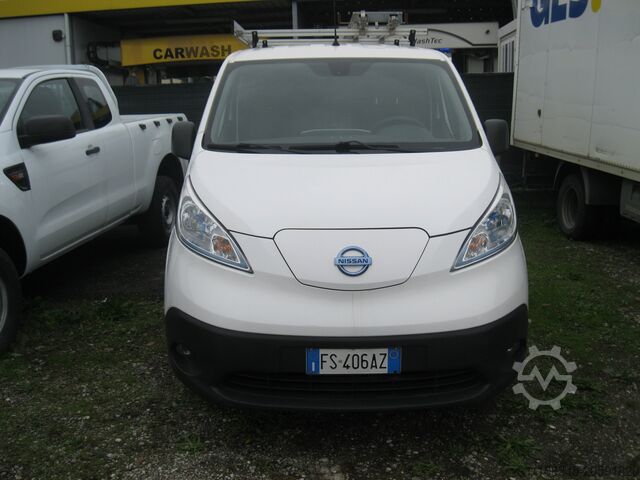 Van NISSAN E-NV200