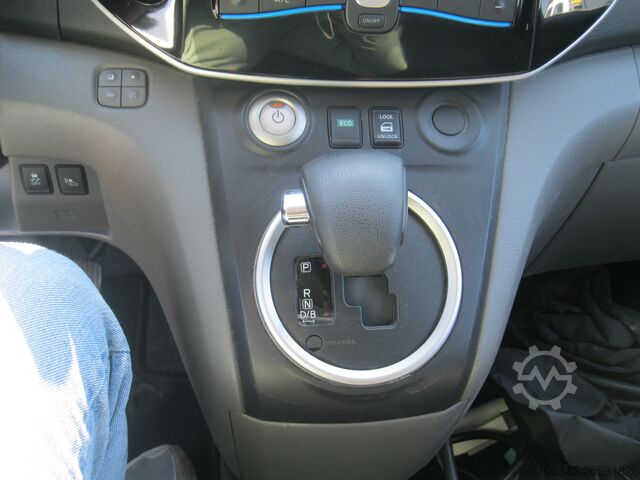 Van NISSAN E-NV200