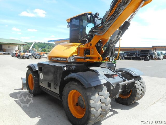 Mobile excavator JCB HYDRADIG 110W Tiltrotator