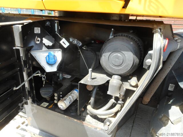 Mobile excavator JCB HYDRADIG 110W Tiltrotator