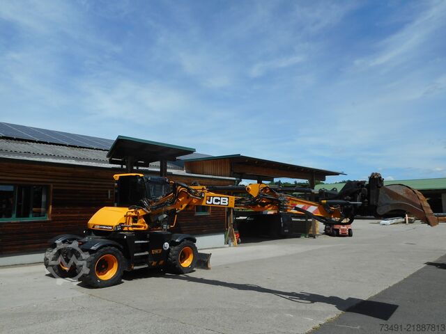 Mobile excavator JCB HYDRADIG 110W Tiltrotator