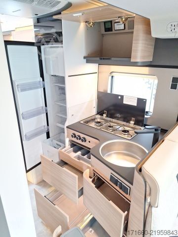 Teilintegriertes Wohnmobil HYMER/ERIBA B-Klasse MC T 600 Hubbett