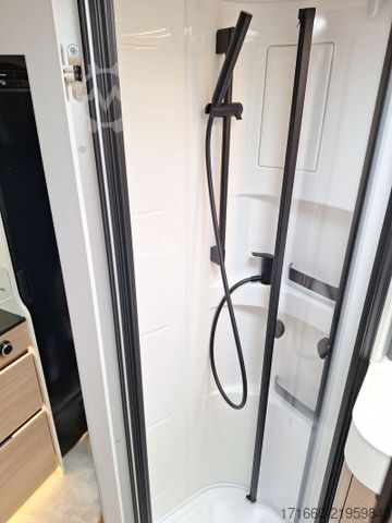 Teilintegriertes Wohnmobil HYMER/ERIBA B-Klasse MC T 600 Hubbett