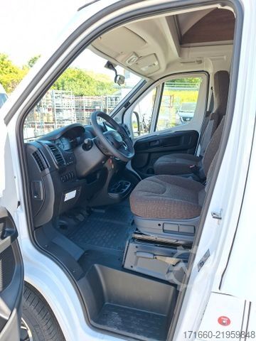 Teilintegriertes Wohnmobil BÜRSTNER Signature SFT 7.1 ** Automatik **